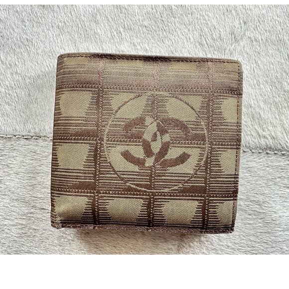 Chanel Vintage Bifold Wallet - Picture 2 of 11